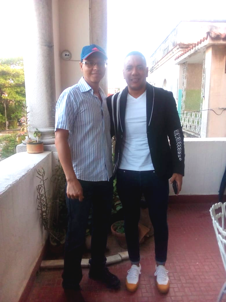 Carlos Cartaya — Con artista · La Habana